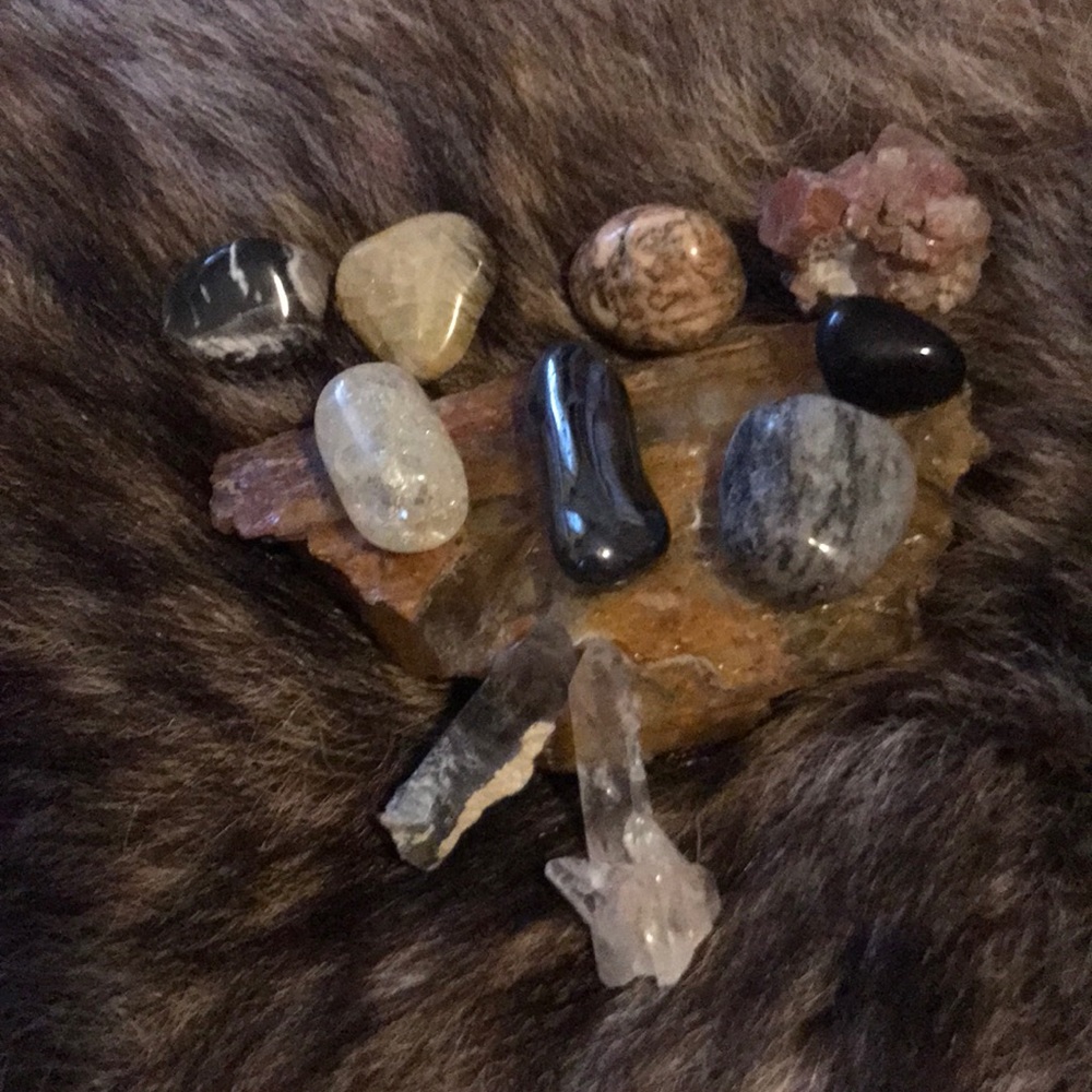 Lot of 10 crystals and tumbled stones